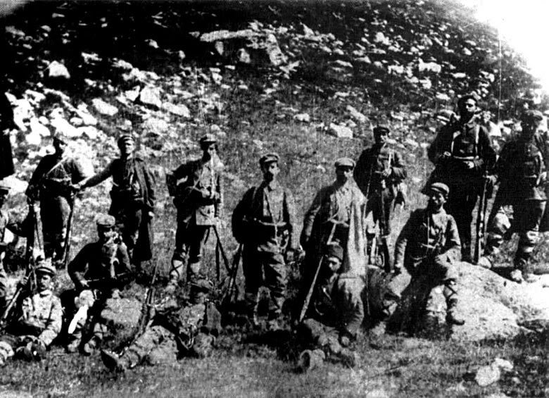 gocze_so_komiti_nazad_vtor_od_desno